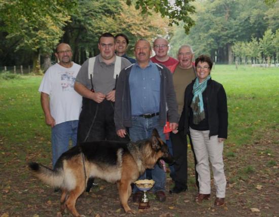 canto et les michel avec la coupe du championat de berger allemand